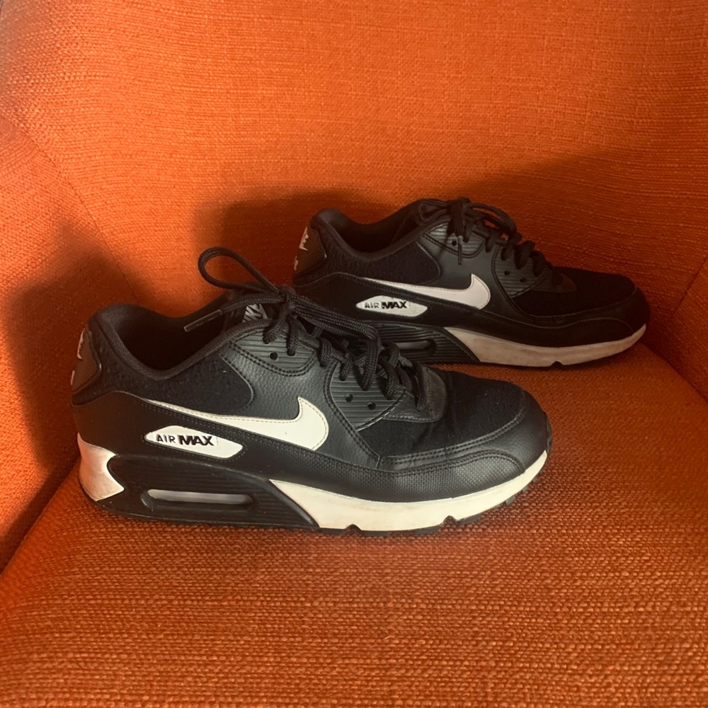 Black Nike Air Max 90